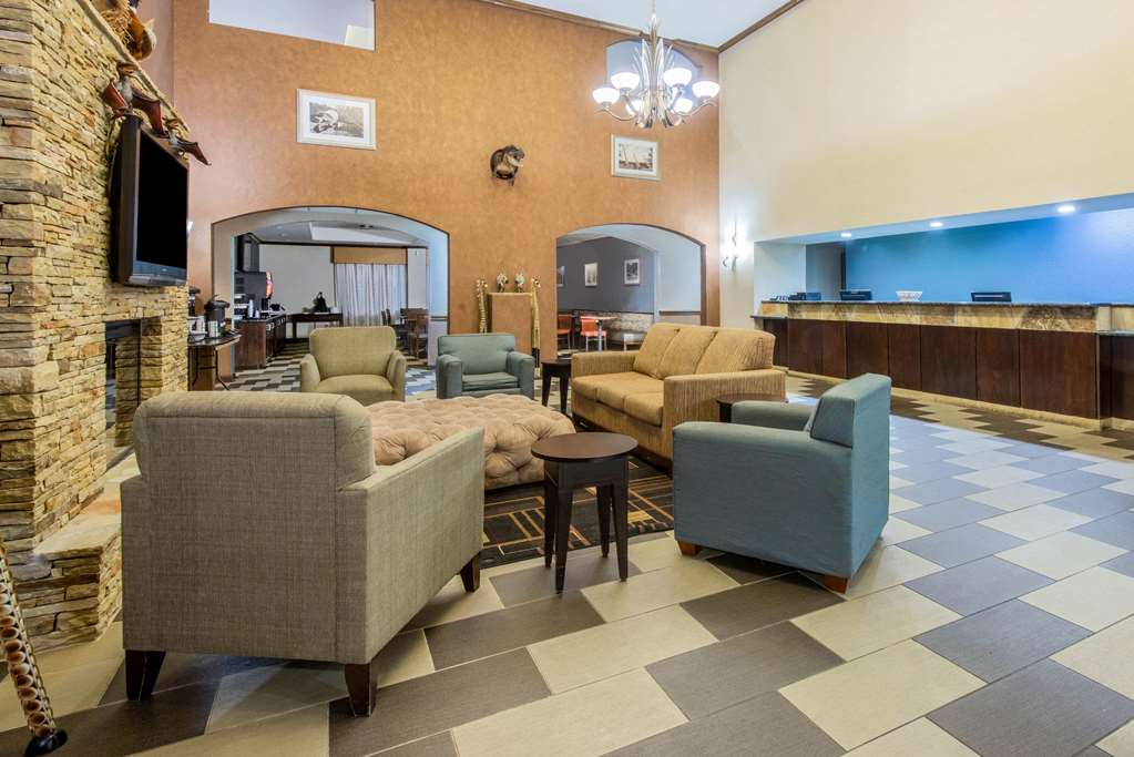 La Quinta Inn & Suites by Wyndham Glen Rose - photo 12