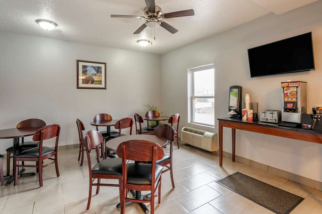 Econo Lodge Inn & Suites Granite City St. Louis - photo 25