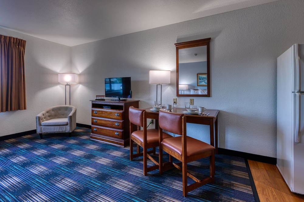 All Towne Suites - photo 30