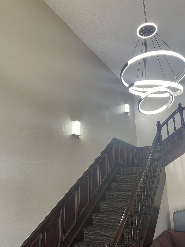 Baymont by Wyndham Bellevue Omaha - photo 3