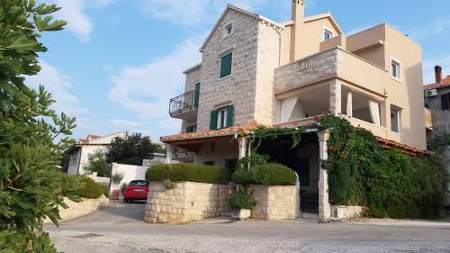 Apartment Postira 2913b — 4-Star Luxury Hotel in Postira, Croatia