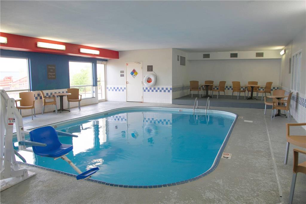 Comfort Inn & Suites Coralville Iowa City near Iowa River Landing - photo 37