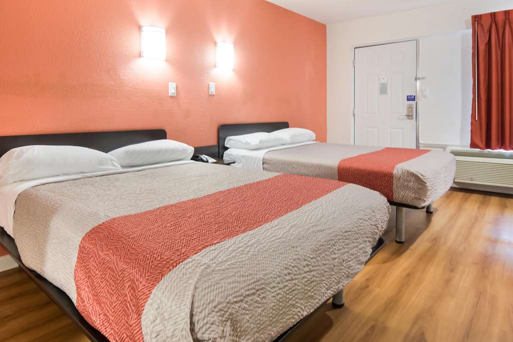 Motel 6 Fort Worth TX Seminary - photo 9