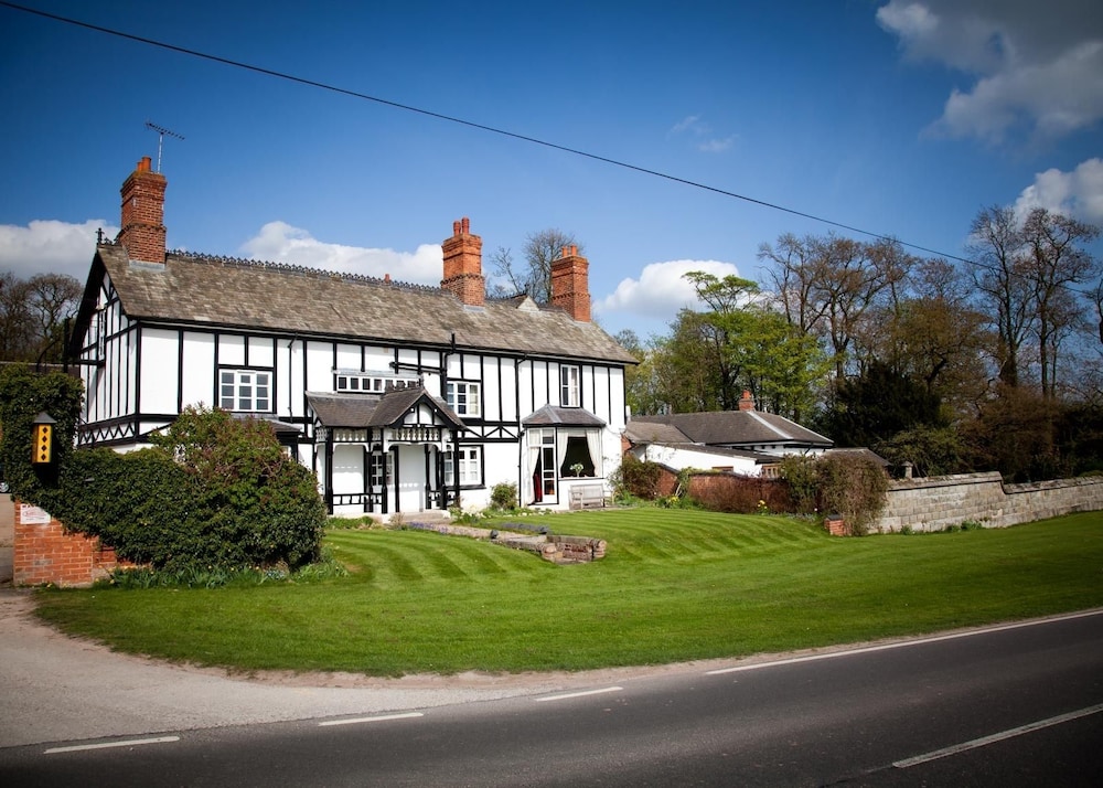 Donington Park Farmhouse Hotel in Derby, United Kingdom