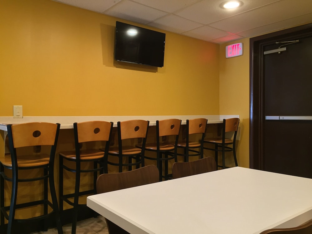 Super 8 by Wyndham Kenmore Buffalo Niagara Falls Area - photo 13