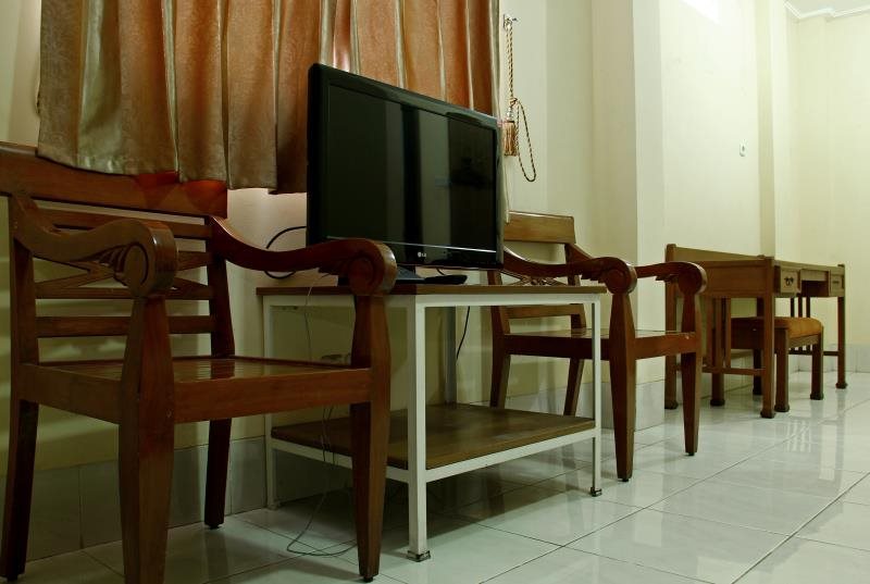 Hotel Sebelas at Jalan Palasari Mitra RedDoorz — Bandung — photo 4