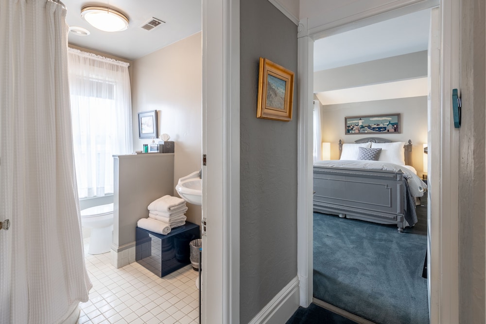 Nantucket Whale Inn - photo 14