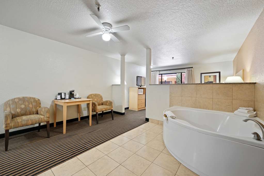 Best Western Plus Executive Inn & Suites - photo 34