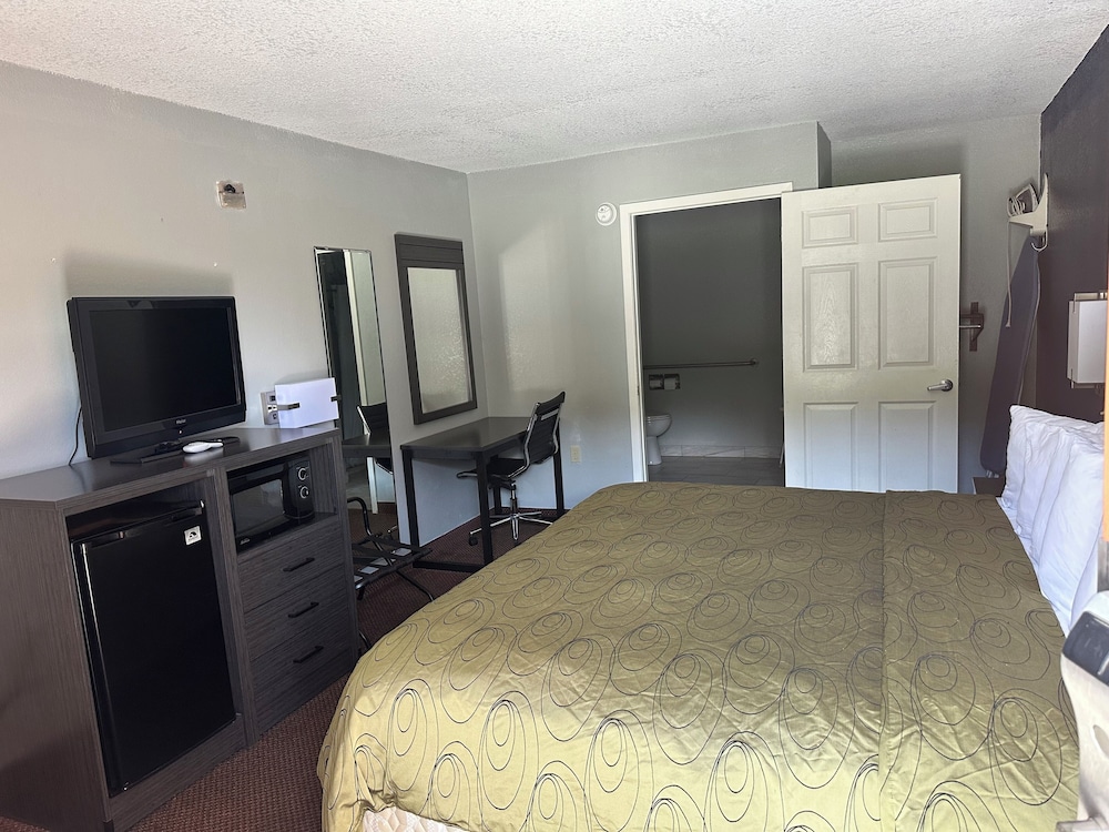 Clairmont Inn & Suites Warren - photo 24