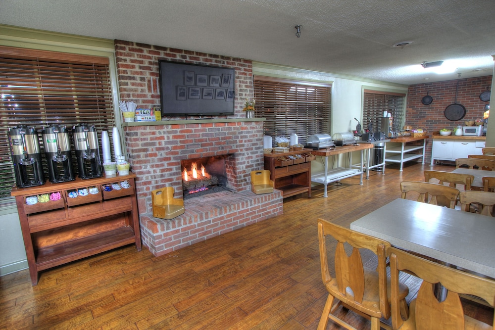 The Historic Gatlinburg Inn - photo 40