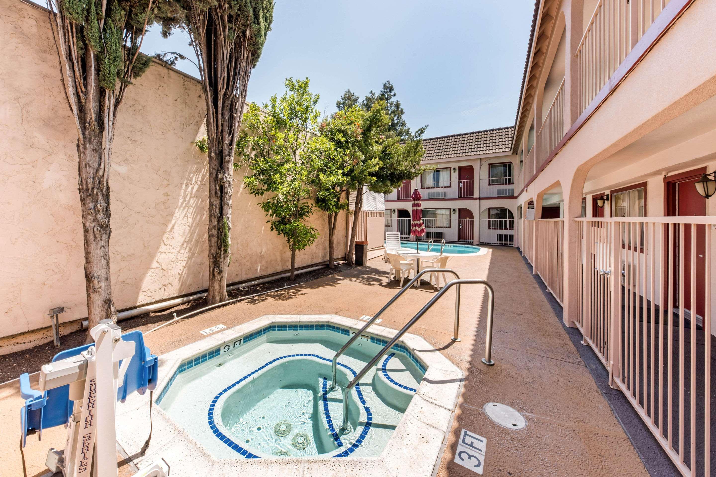 Econo Lodge Gilroy - photo 14