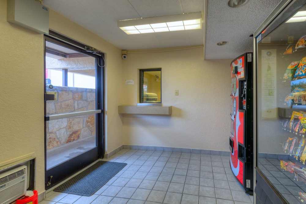 Red Roof Inn Memphis East - photo 20