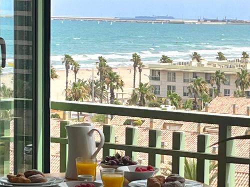 Stylish Well Connected Beachfront Flat in Alboraya, Spain