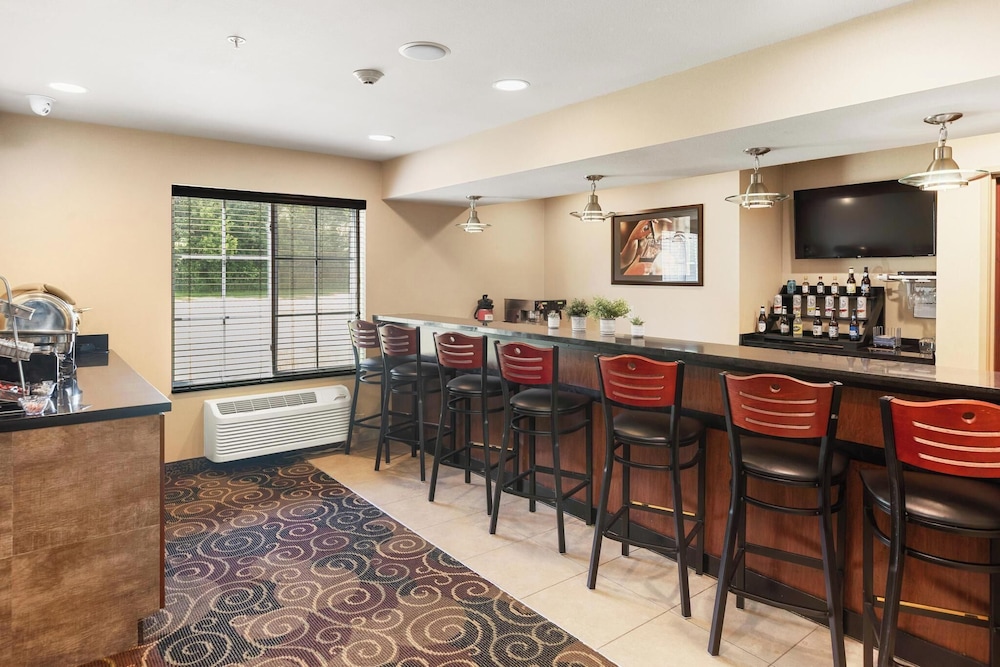 Cobblestone Hotel & Suites Knoxville - photo 45