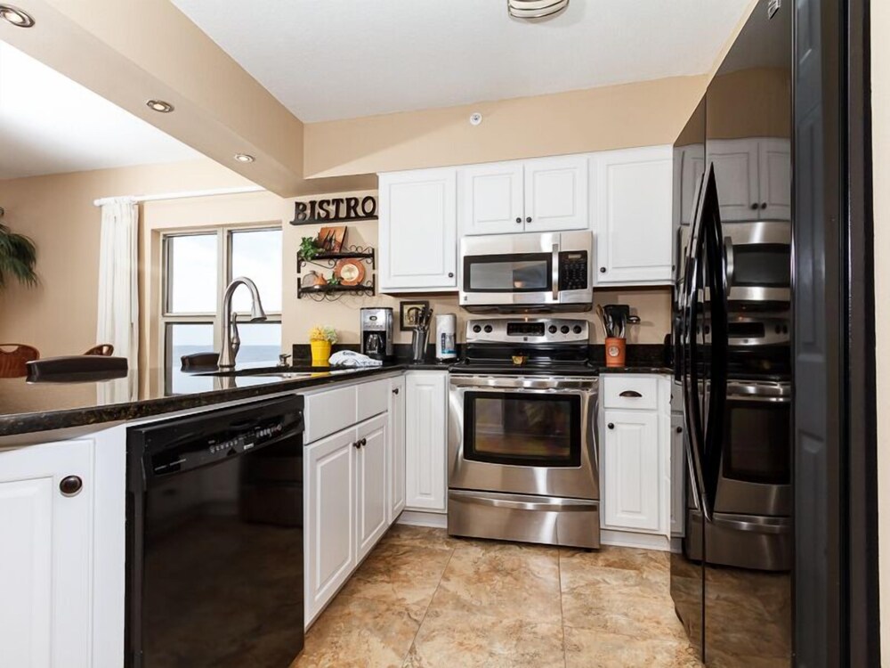 Emerald Towers West 3007 by RedAwning - photo 11