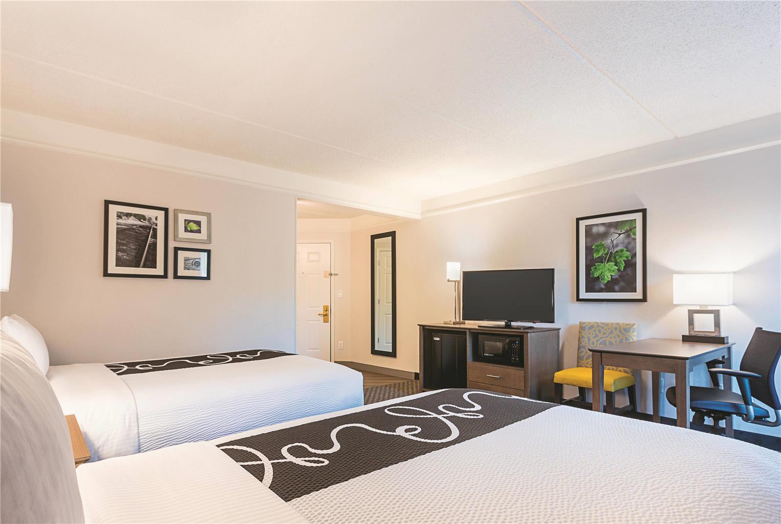 La Quinta Inn & Suites by Wyndham Atlanta Alpharetta - photo 25