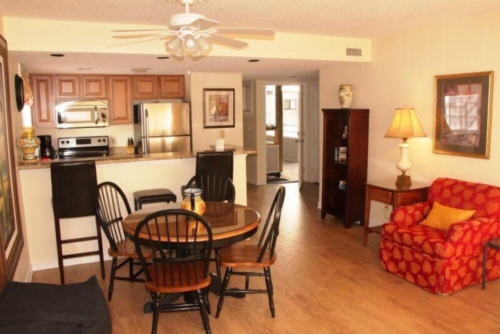 Lake Arrowhead Joint - last minute hotel in Myrtle Beach