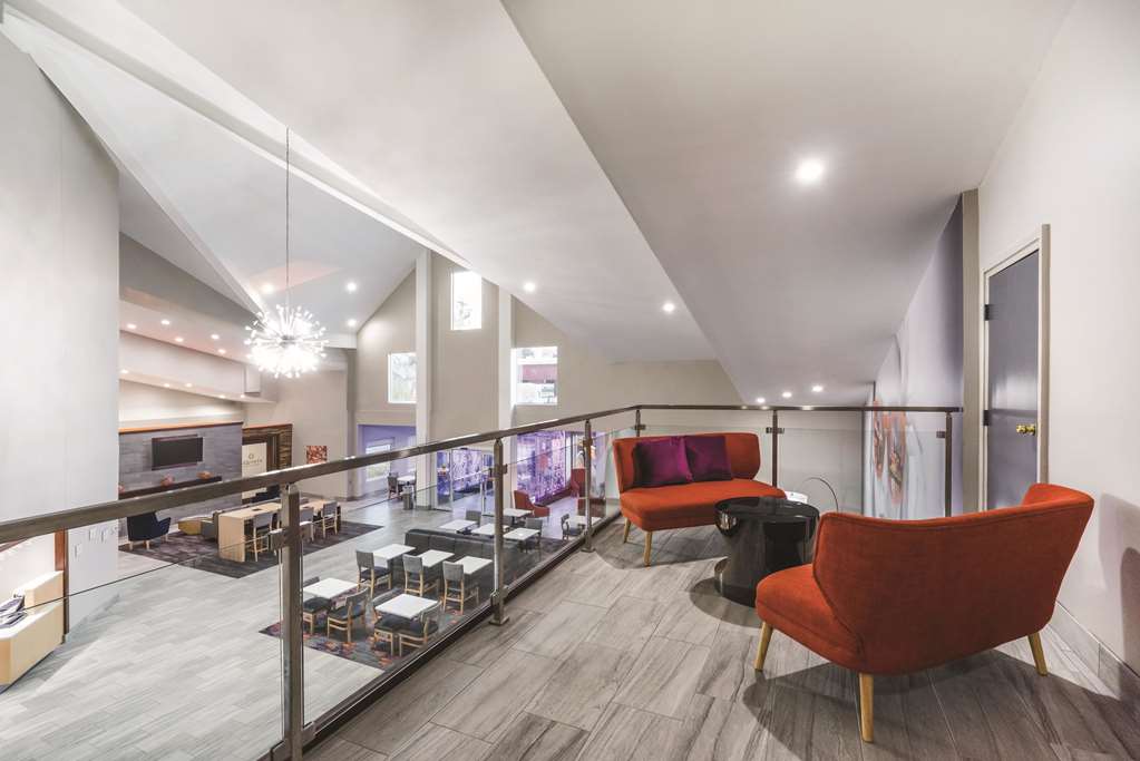 La Quinta Inn & Suites by Wyndham Chattanooga Hamilton Place - photo 6