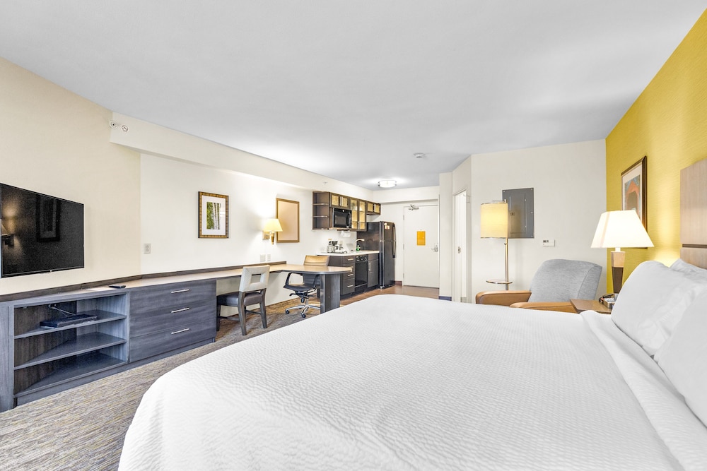 Candlewood Suites Erie an IHG Hotel - photo 4