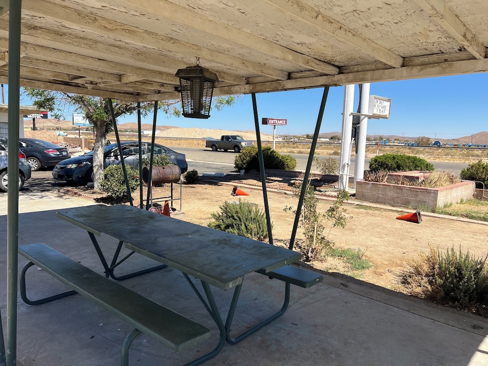 Carl's Motel - photo 18
