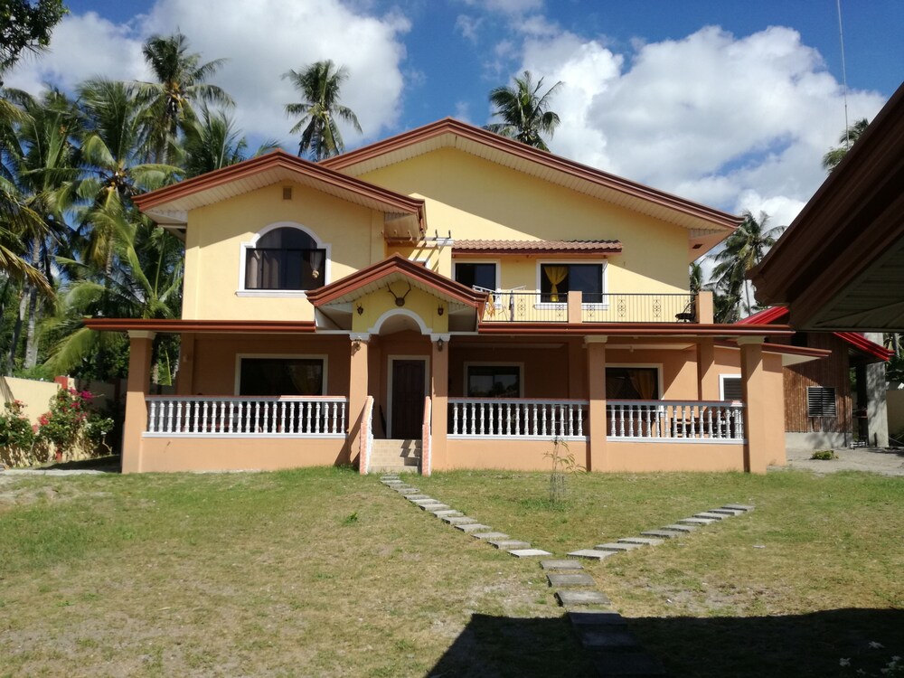 Sheila’s Place in Dauin, Philippines