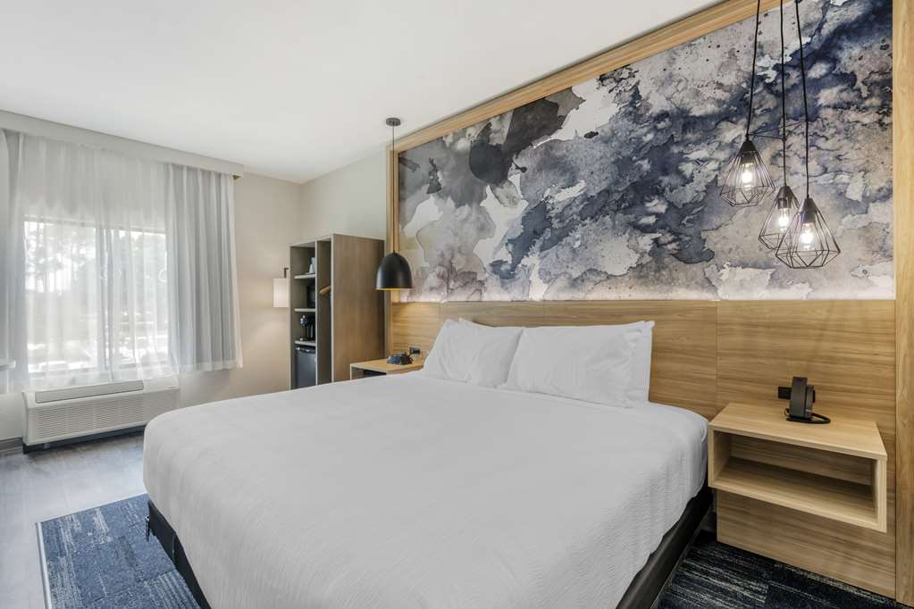 Best Western Plus Winter Haven Inn Suites - photo 18
