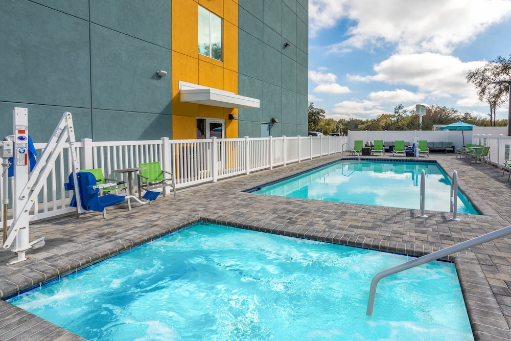 Holiday Inn Express & Suites Wildwood The Villages by IHG - photo 41