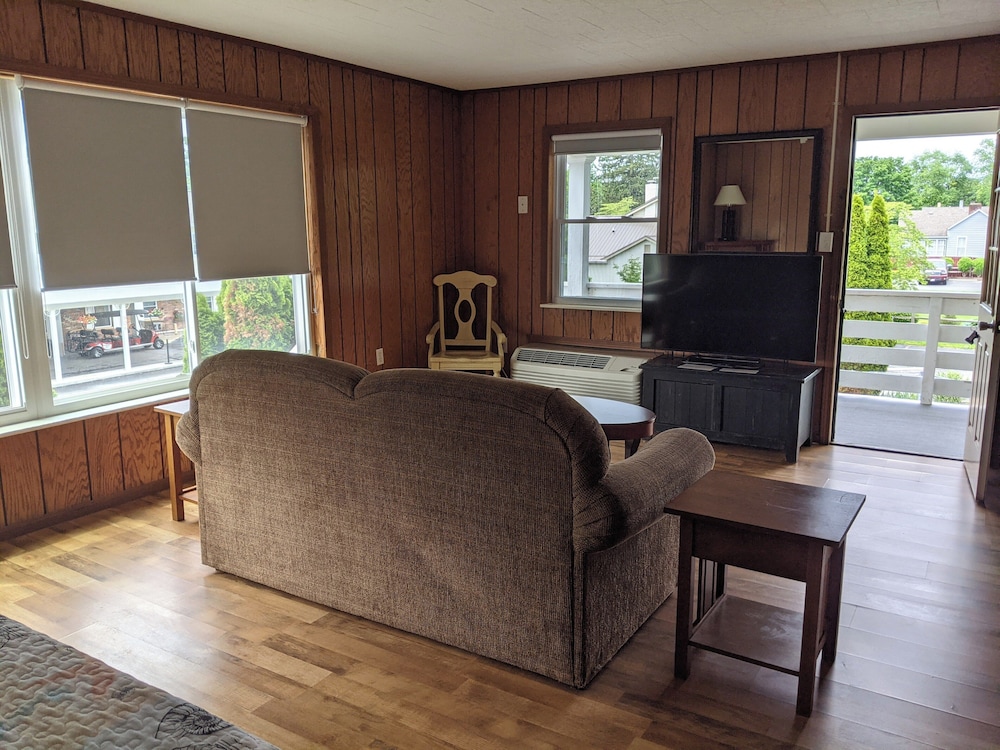 Riverboat Inn and Suites - photo 14