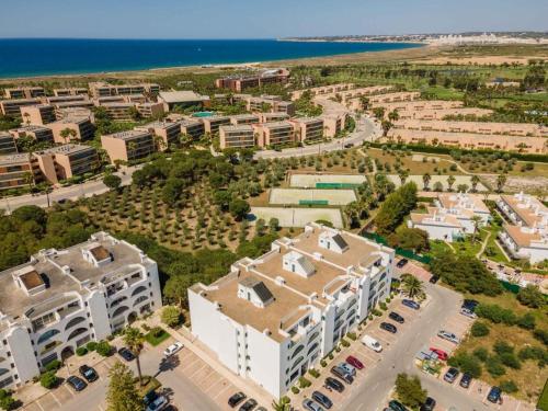 Modern Retreat 700m from the Beach Salgados — 4-Star Luxury Hotel in Guia, Portugal