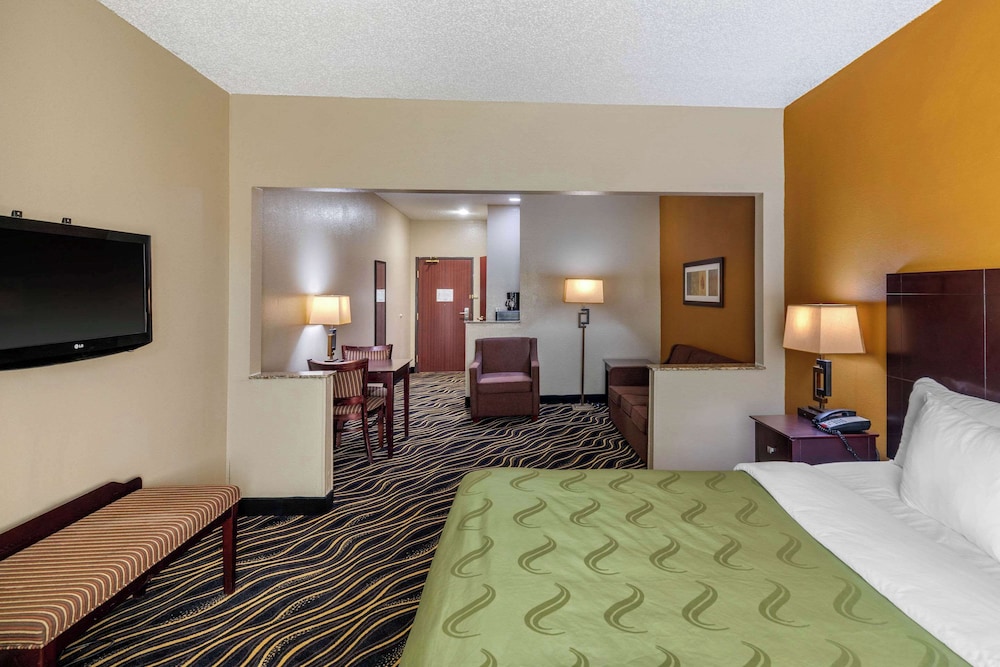 Quality Suites Addison Dallas - photo 28