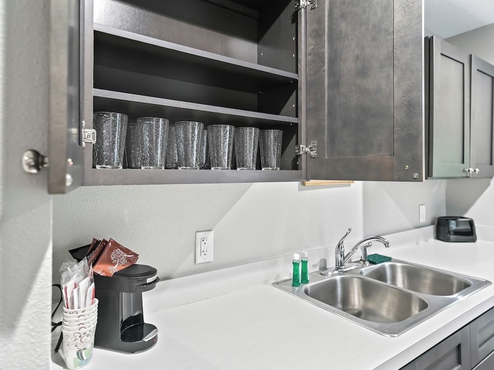 Baymont by Wyndham Ocala Suites - photo 21