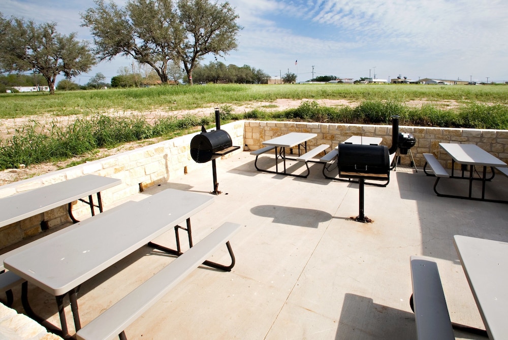 Holiday Inn Express Suites Beeville by IHG - photo 48