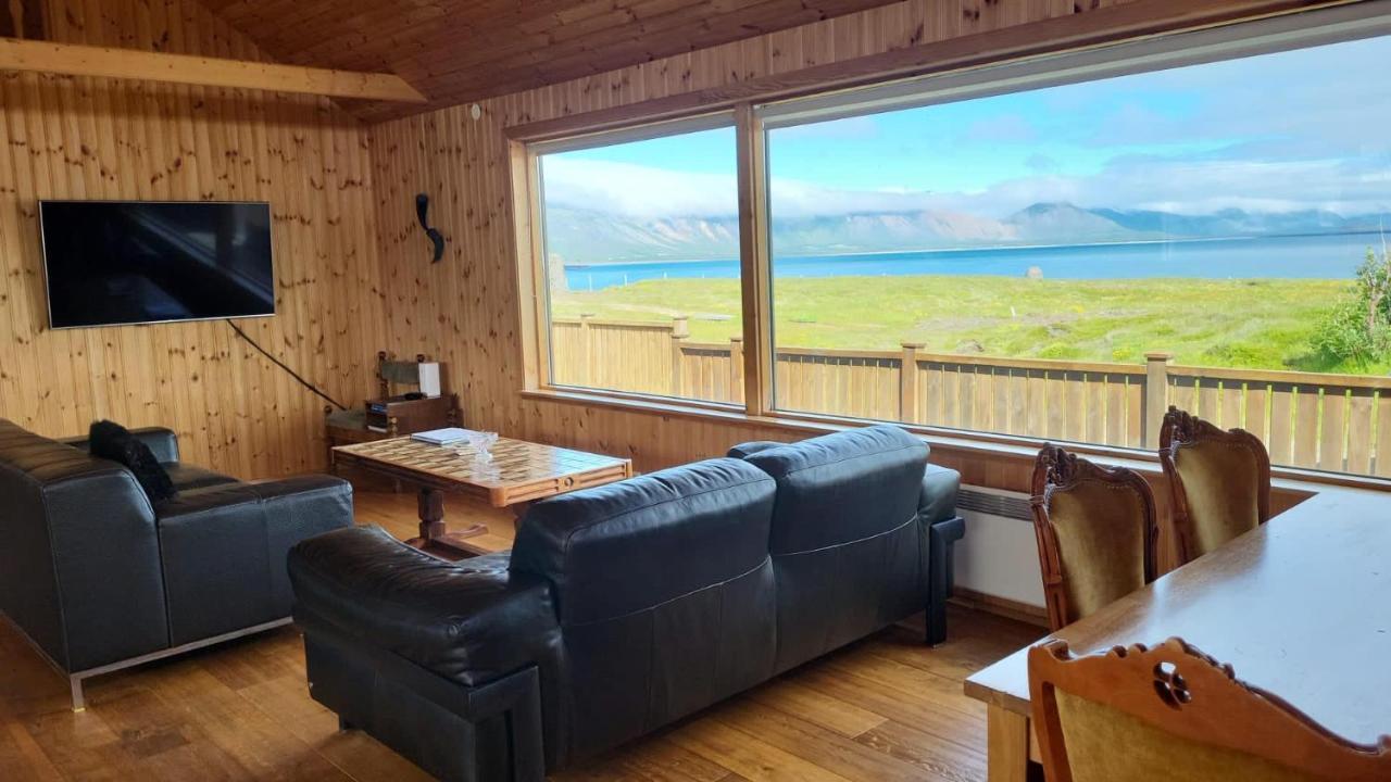 Glass House with Private River & 360 Views