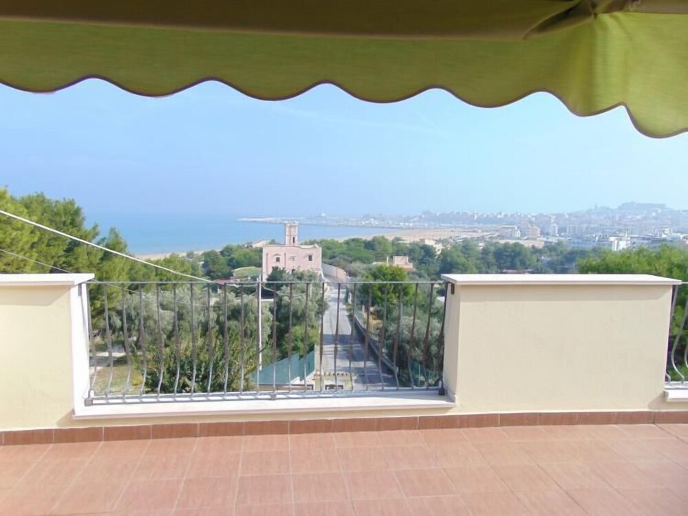 Villa San Lorenzo 2 — 4-Star Luxury Hotel in Vieste, Italy