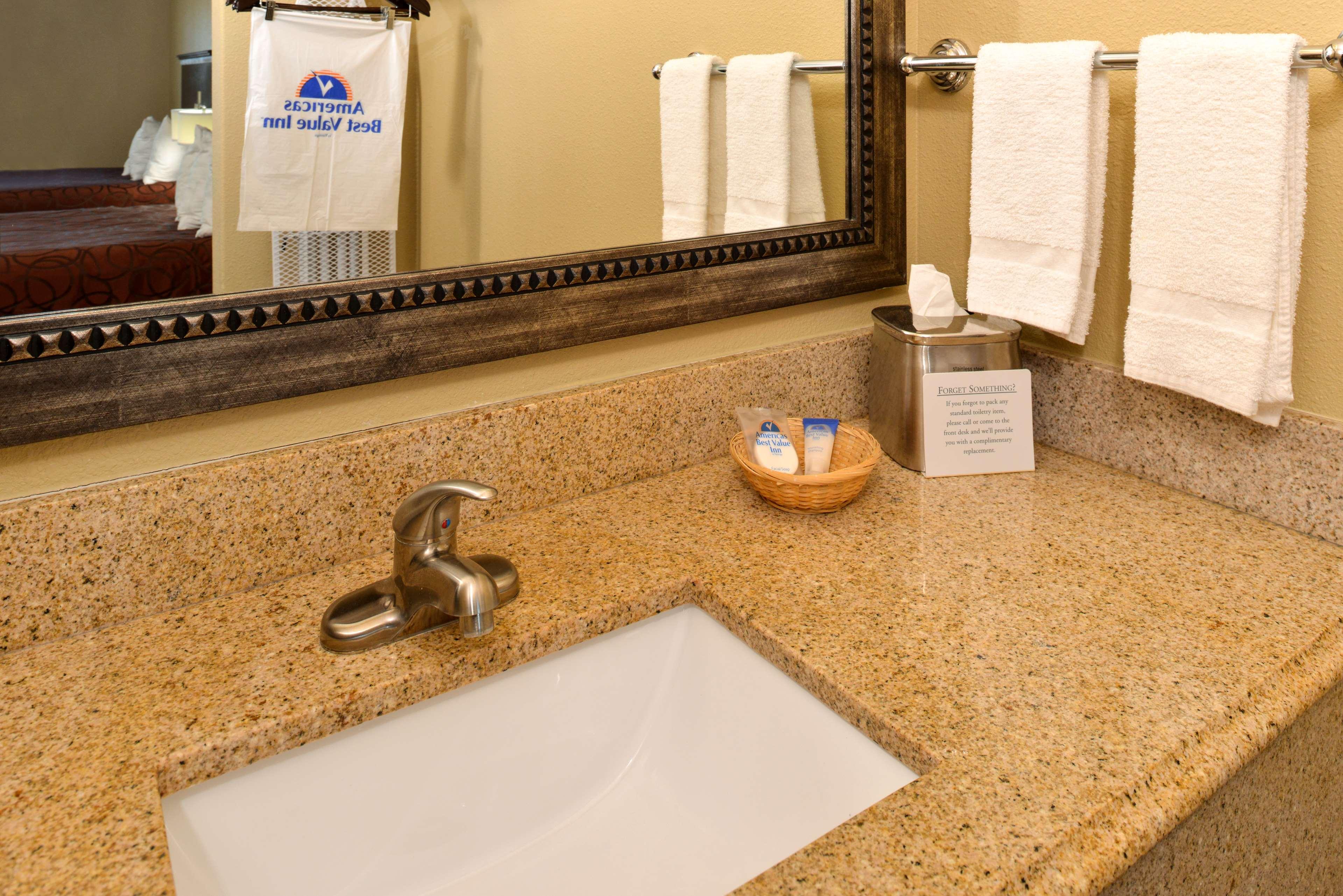 Studio Inn & Suites Kitchenettes - photo 20
