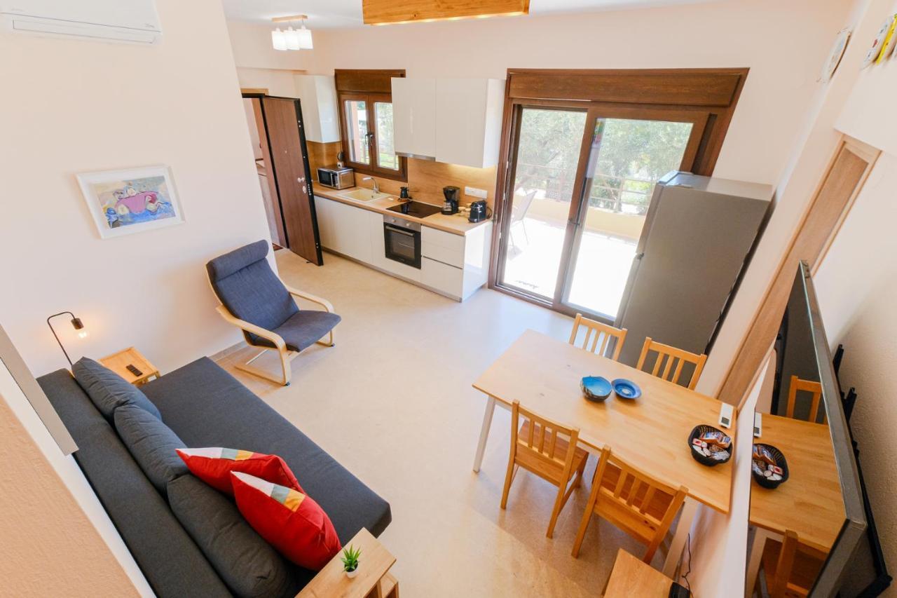 Top Hill Deluxe Maison & Suite Sea View Nikiti — 4-Star Luxury Hotel in Nikiti, Greece