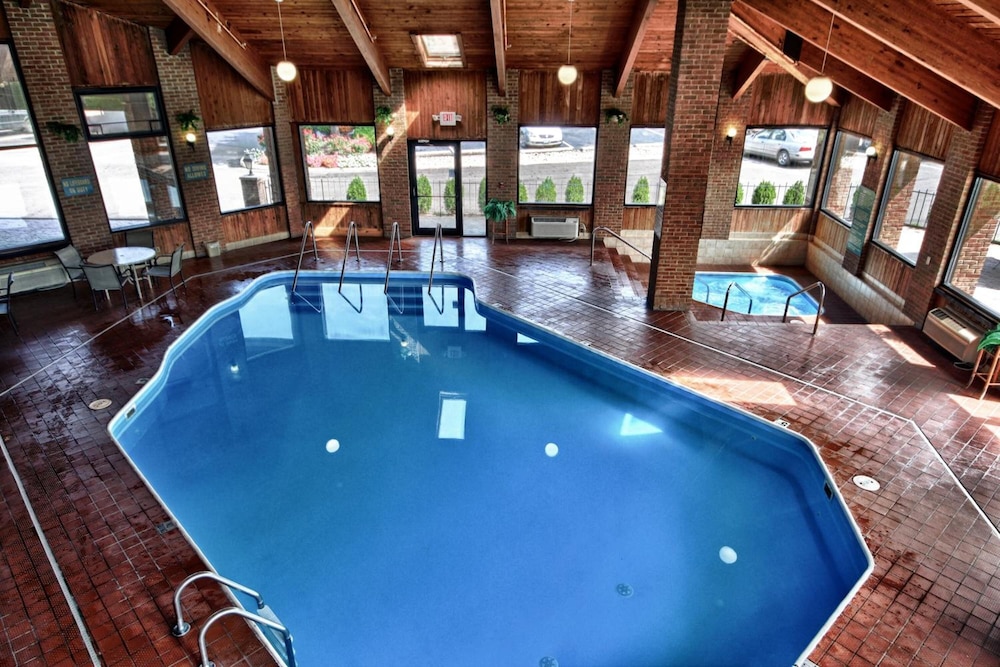 Christopher Inn and Suites - photo 41