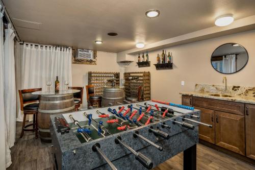 Theatrical Escape South Hill Home near Downtown — 4-Star Luxury Hotel in Spokane, United States