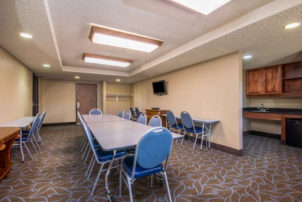 AmericInn by Wyndham Windsor Ft. Collins - photo 17