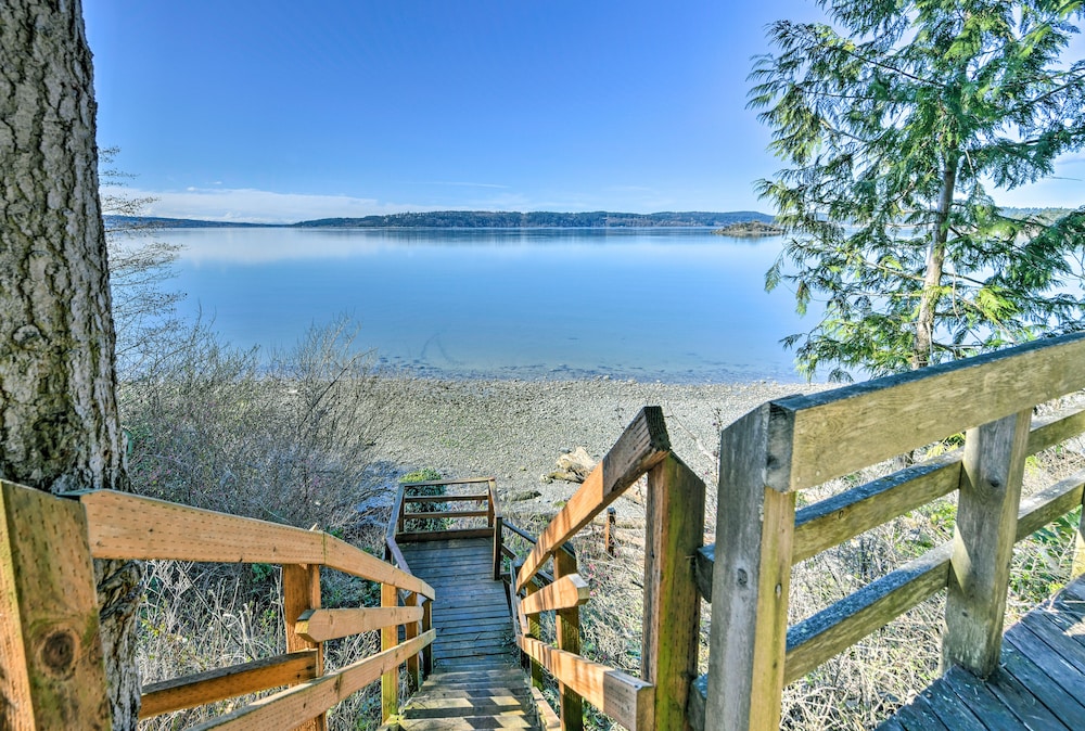 Cozy Beachouse View And Deck Steps From Skagit Bay — Mount Vernon