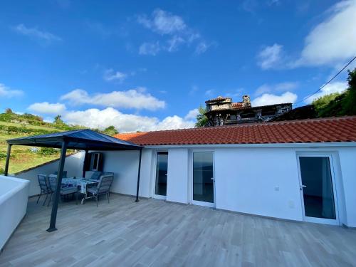 Moradia da Fonte Sea View 1 to 6 p — hotel in Lajes Das Flores