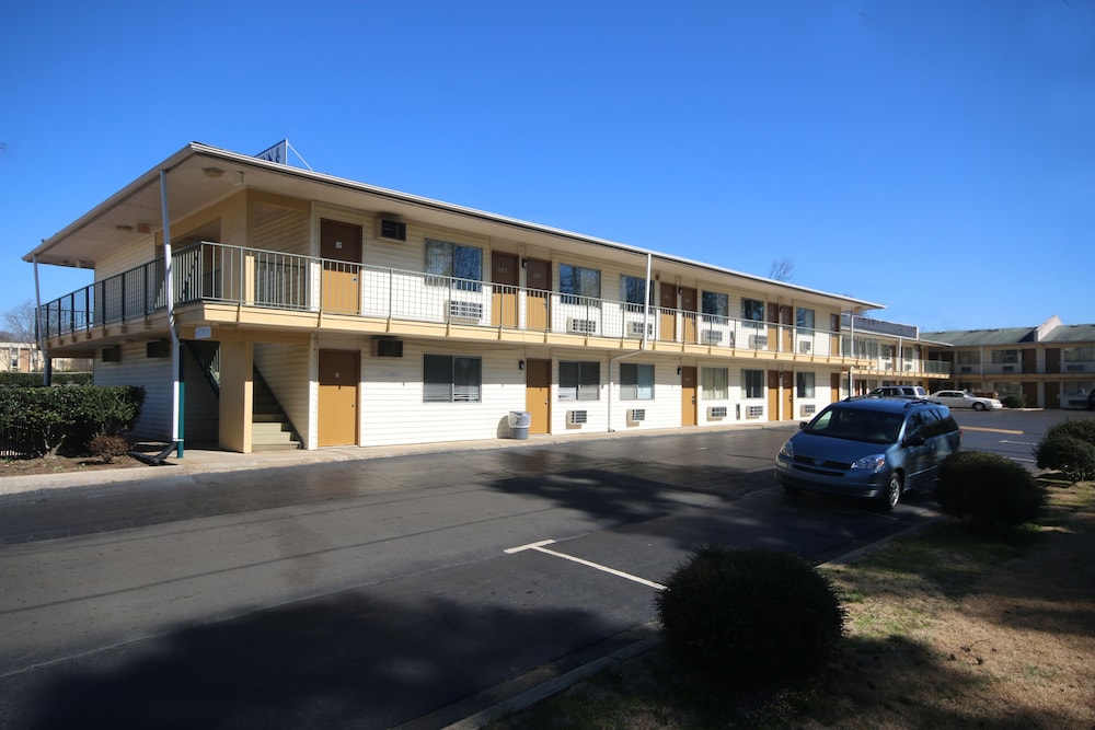 Royal Inn Charlotte Airport Hotel - photo 14