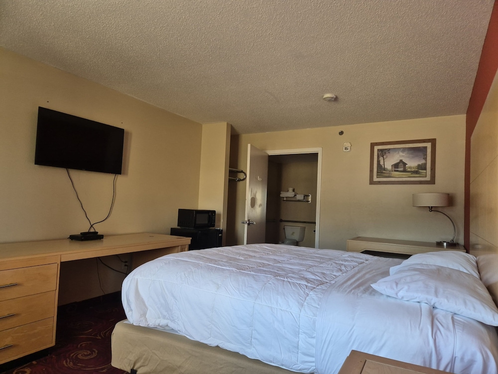 General Bragg Inn & Suites By OYO Chickamauga - photo 5