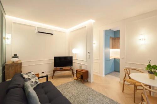 Serene T1 Apt in Lapa with AC and Private Patio — 4-Star Luxury Hotel in Lisbon, Portugal