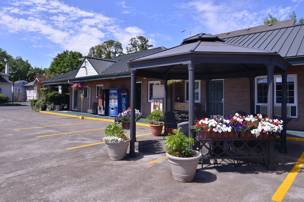 Courtesy Inn Downtown Eugene - photo 41