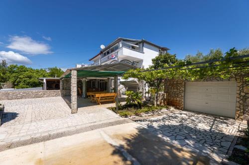 Apartments Maria — 4-Star Luxury Hotel in None, Croatia