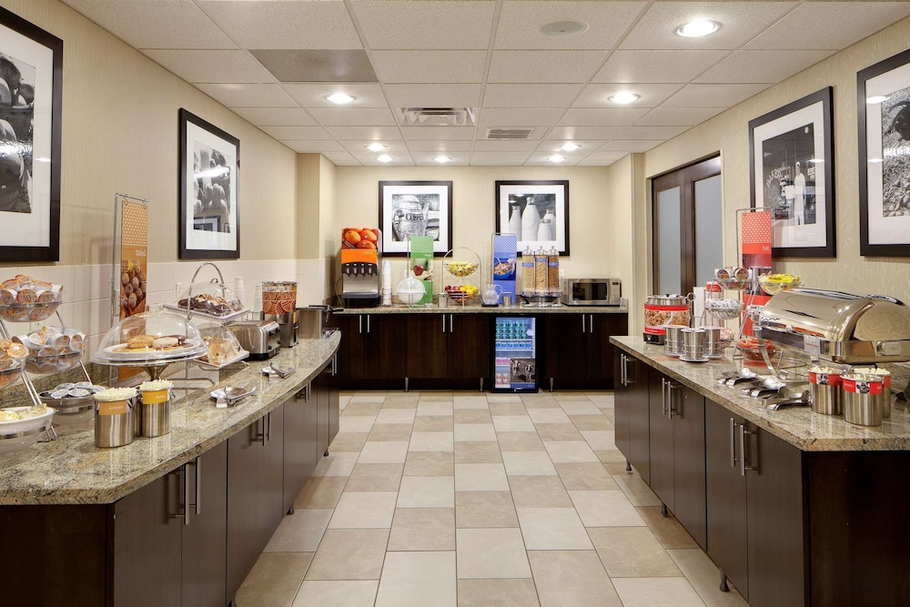 Hampton Inn & Suites Chicago St. Charles - photo 13