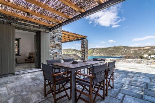 Breathtaking View Villa Otzias — 4-Star Luxury Hotel in Kea, Greece