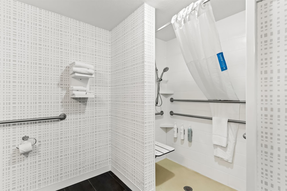 Hampton Inn Laramie - photo 39
