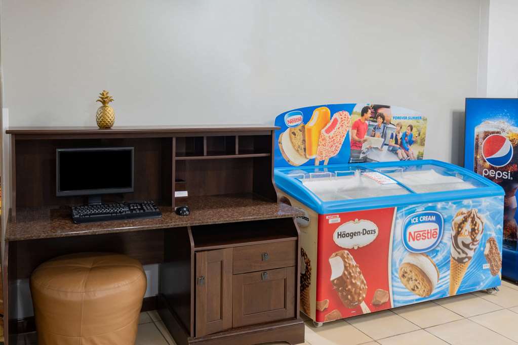 Red Roof Inn & Suites Hinesville - photo 49